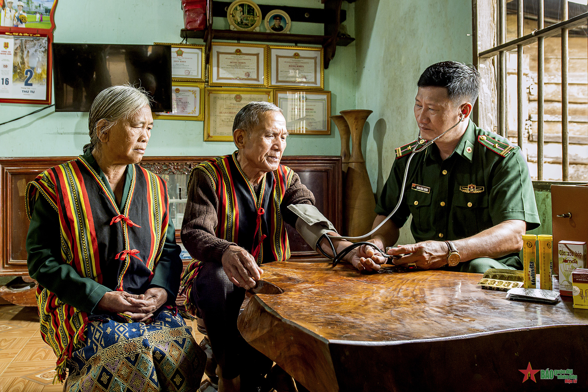 Tận tâm vì sức khỏe nhân dân